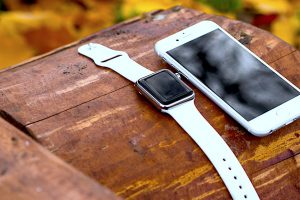 iPhone and Apple Watch sitting in a tree: K.I.S.S.I.N.G.